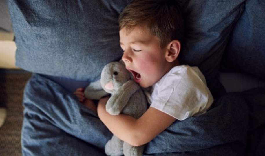 How to help your child sleep at night with a cold?